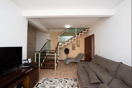 Sala de casa para alugar com 3 quartos, 429m² em Novo Eldorado, Contagem