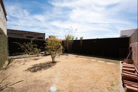 Quintal de casa para alugar com 3 quartos, 429m² em Novo Eldorado, Contagem