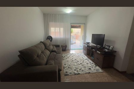 Casa à venda com 350m², 4 quartos e 3 vagasSala