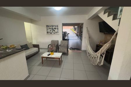 Casa à venda com 350m², 4 quartos e 3 vagasSala