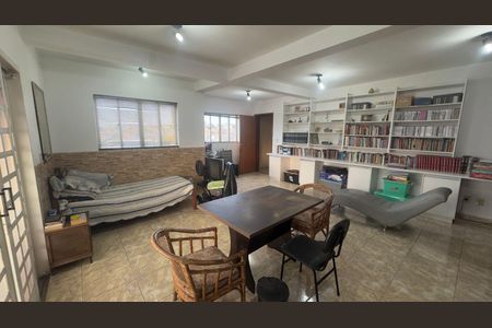 Casa à venda com 350m², 4 quartos e 3 vagasSala