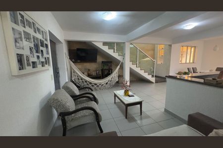 Sala de casa para alugar com 4 quartos, 350m² em Novo Eldorado, Contagem