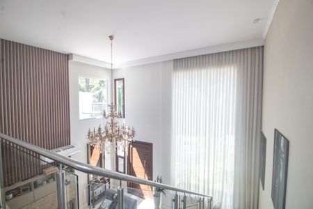 Casa à venda com 344m², 4 quartos e 2 vagas Casa à venda com 344m², 4 quartos e 2 vagasCorredor