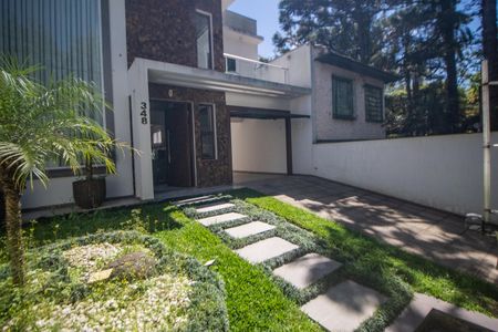 Casa à venda com 344m², 4 quartos e 2 vagas Casa à venda com 344m², 4 quartos e 2 vagasFachada