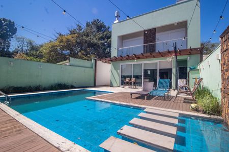 Casa à venda com 344m², 4 quartos e 2 vagas Casa à venda com 344m², 4 quartos e 2 vagasPiscina