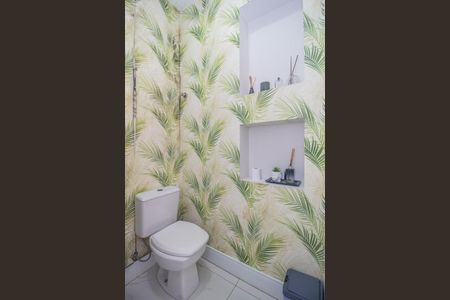 Casa à venda com 344m², 4 quartos e 2 vagas Casa à venda com 344m², 4 quartos e 2 vagasBanheiro de Serviço