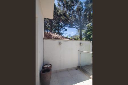 Casa à venda com 344m², 4 quartos e 2 vagas Casa à venda com 344m², 4 quartos e 2 vagasVaranda