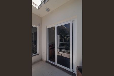 Casa à venda com 344m², 4 quartos e 2 vagas Casa à venda com 344m², 4 quartos e 2 vagasVaranda