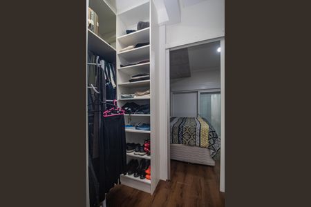 Casa à venda com 344m², 4 quartos e 2 vagas Casa à venda com 344m², 4 quartos e 2 vagasCloset