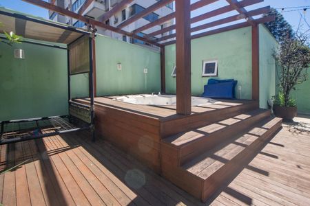 Casa à venda com 344m², 4 quartos e 2 vagas Casa à venda com 344m², 4 quartos e 2 vagasPiscina