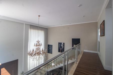 Casa à venda com 344m², 4 quartos e 2 vagas Casa à venda com 344m², 4 quartos e 2 vagasCorredor