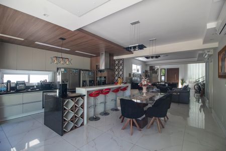 Casa à venda com 344m², 4 quartos e 2 vagas Casa à venda com 344m², 4 quartos e 2 vagasCozinha