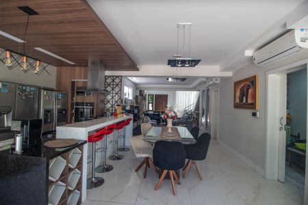 Casa à venda com 344m², 4 quartos e 2 vagas Casa à venda com 344m², 4 quartos e 2 vagasCozinha