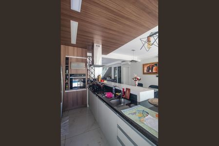 Casa à venda com 344m², 4 quartos e 2 vagas Casa à venda com 344m², 4 quartos e 2 vagasCozinha