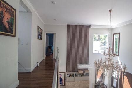 Casa à venda com 344m², 4 quartos e 2 vagas Casa à venda com 344m², 4 quartos e 2 vagasCorredor