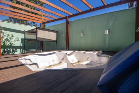 Casa à venda com 344m², 4 quartos e 2 vagas Casa à venda com 344m², 4 quartos e 2 vagasPiscina