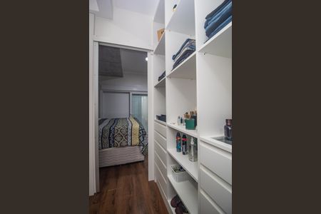 Casa à venda com 344m², 4 quartos e 2 vagas Casa à venda com 344m², 4 quartos e 2 vagasCloset