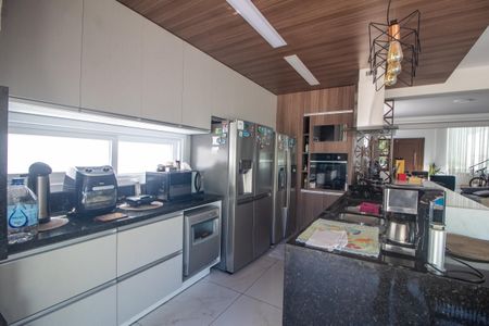 Casa à venda com 344m², 4 quartos e 2 vagas Casa à venda com 344m², 4 quartos e 2 vagasCozinha