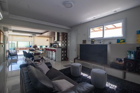 Casa à venda com 344m², 4 quartos e 2 vagas Casa à venda com 344m², 4 quartos e 2 vagasSala