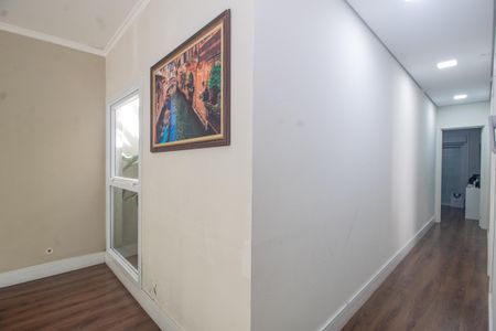 Casa à venda com 344m², 4 quartos e 2 vagas Casa à venda com 344m², 4 quartos e 2 vagasCorredor