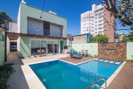 Casa à venda com 344m², 4 quartos e 2 vagas Casa à venda com 344m², 4 quartos e 2 vagasPiscina