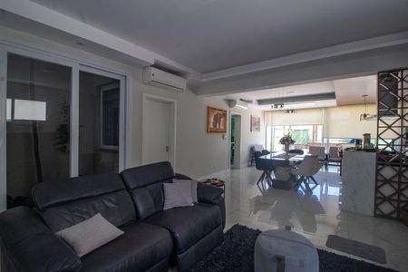 Casa à venda com 344m², 4 quartos e 2 vagas Casa à venda com 344m², 4 quartos e 2 vagasSala