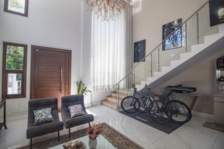 Casa à venda com 344m², 4 quartos e 2 vagas Casa à venda com 344m², 4 quartos e 2 vagasSala