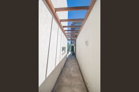 Casa à venda com 344m², 4 quartos e 2 vagas Casa à venda com 344m², 4 quartos e 2 vagasCorredor lateral