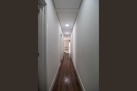 Casa à venda com 344m², 4 quartos e 2 vagas Casa à venda com 344m², 4 quartos e 2 vagasCorredor