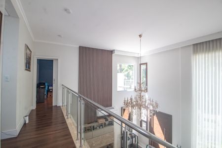 Casa à venda com 344m², 4 quartos e 2 vagas Casa à venda com 344m², 4 quartos e 2 vagasCorredor