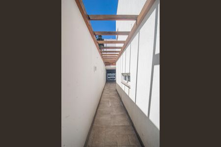 Casa à venda com 344m², 4 quartos e 2 vagas Casa à venda com 344m², 4 quartos e 2 vagasCorredor lateral