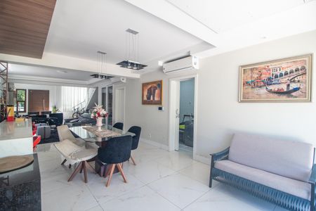 Casa à venda com 344m², 4 quartos e 2 vagas Casa à venda com 344m², 4 quartos e 2 vagasCozinha