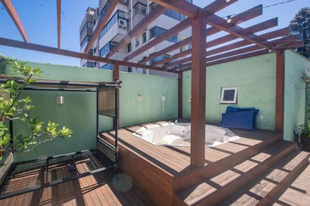 Casa à venda com 344m², 4 quartos e 2 vagas Casa à venda com 344m², 4 quartos e 2 vagasPiscina