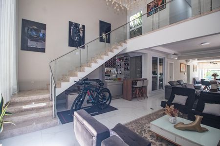 Casa à venda com 344m², 4 quartos e 2 vagas Casa à venda com 344m², 4 quartos e 2 vagasSala