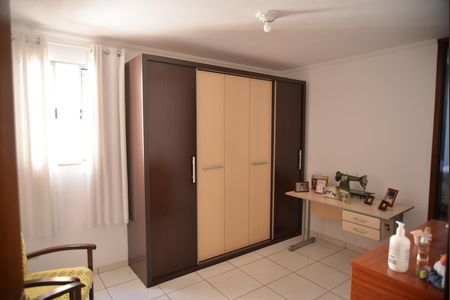 Casa à venda com 217m², 5 quartos e 2 vagasQuarto 1