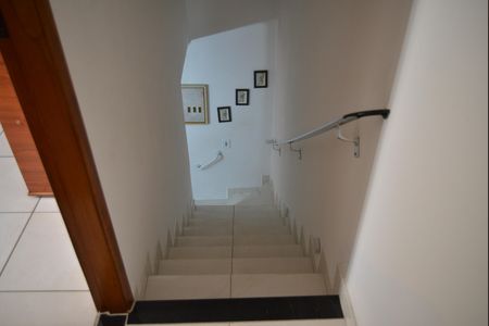 Casa à venda com 217m², 5 quartos e 2 vagasEscada