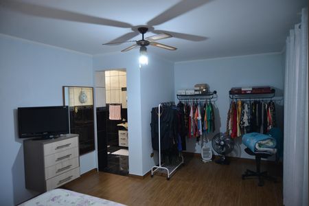 Casa à venda com 217m², 5 quartos e 2 vagasSuíte