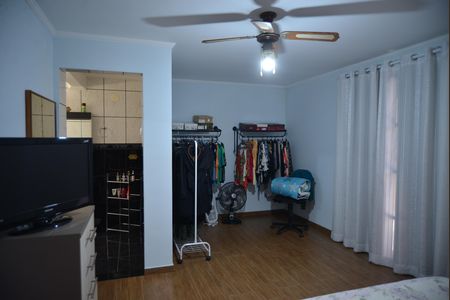 Casa à venda com 217m², 5 quartos e 2 vagasSuíte