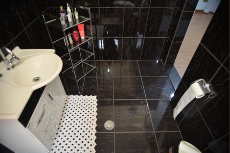 Casa à venda com 217m², 5 quartos e 2 vagasBanheiro da Suíte