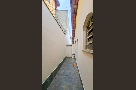 Casa à venda com 229m², 7 quartos e 4 vagasCorredor