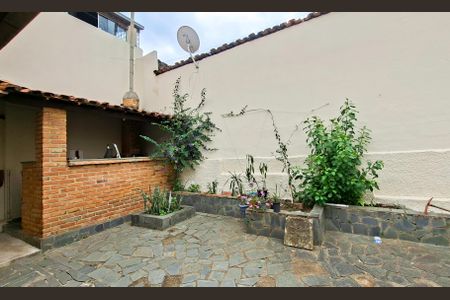 Casa à venda com 229m², 7 quartos e 4 vagasQuintal