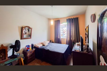 Casa à venda com 229m², 7 quartos e 4 vagasQuarto 2