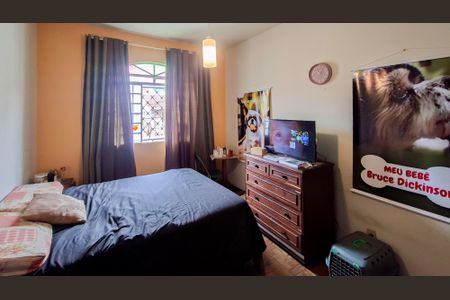 Casa à venda com 229m², 7 quartos e 4 vagasQuarto 2