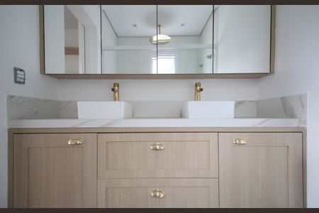 Casa à venda com 350m², 3 quartos e 3 vagasBanheiro da Suíte 1