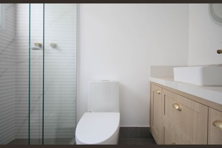 Casa à venda com 350m², 3 quartos e 3 vagasBanheiro da Suíte 2