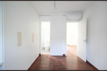 Casa à venda com 350m², 3 quartos e 3 vagasSuíte 2