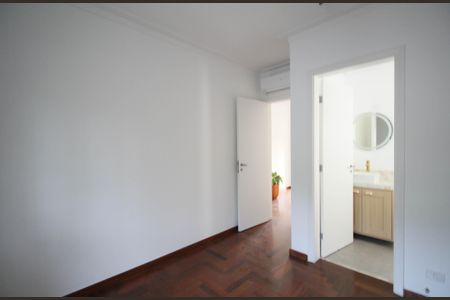 Casa à venda com 350m², 3 quartos e 3 vagasSuíte 3