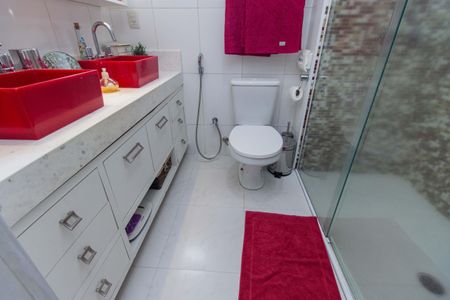 Apartamento à venda com 143m², 3 quartos e 2 vagas Apartamento à venda com 143m², 3 quartos e 2 vagasBanheiro da Suíte 2