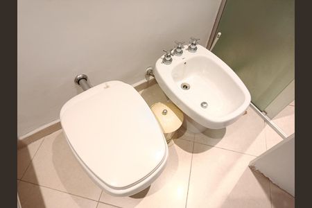 Apartamento à venda com 147m², 2 quartos e 1 vaga Apartamento à venda com 147m², 2 quartos e 1 vagaBanheiro