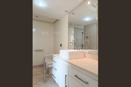 Apartamento à venda com 147m², 2 quartos e 1 vaga Apartamento à venda com 147m², 2 quartos e 1 vagaBanheiro da Suíte 1